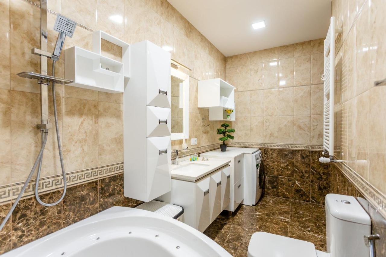 Central Cozy 3Bd-2Bath Apartment Tbilisi Exterior photo