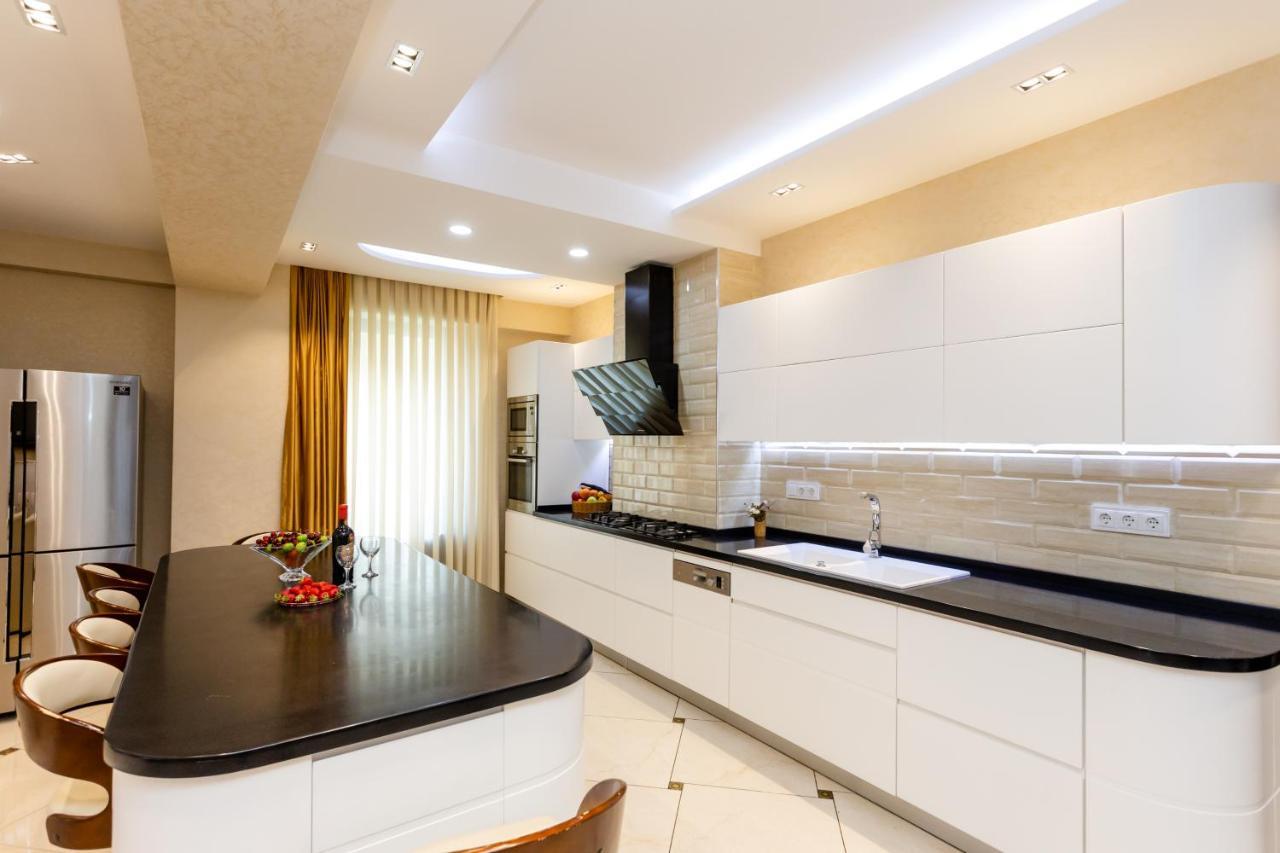 Central Cozy 3Bd-2Bath Apartment Tbilisi Exterior photo